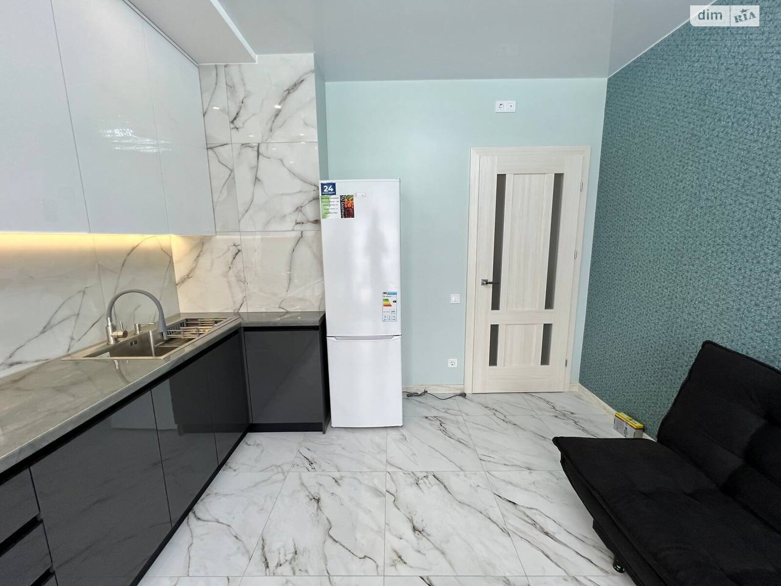 однокімнатна квартира в Івано-Франківську, район Центр, на вул. Коновальця Євгена в довготривалу оренду помісячно фото 1 однокімнатна квартира в Івано-Франківську, район Центр, на вул. Коновальця Євгена в довготривалу оренду помісячно фото 1