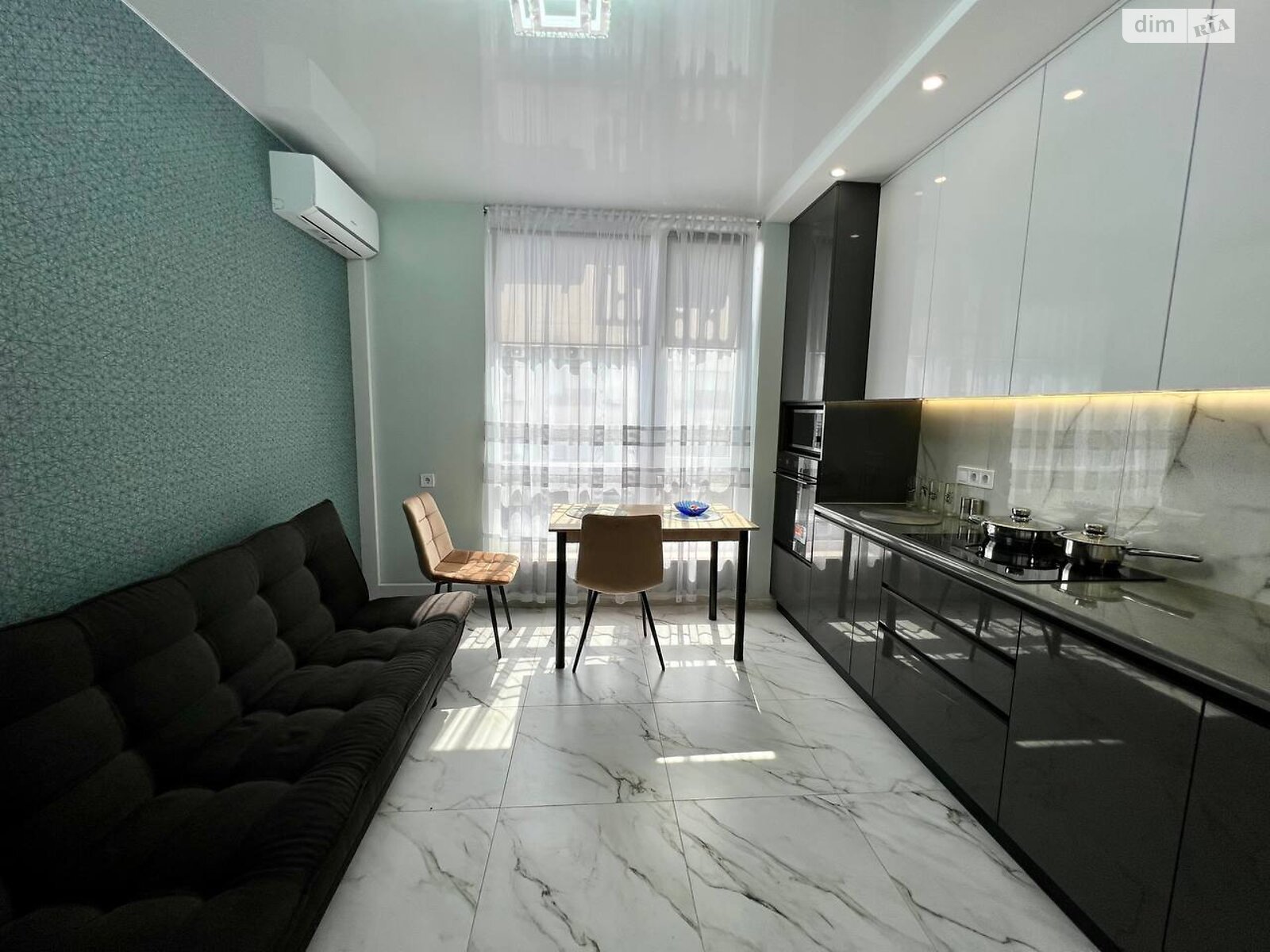 однокімнатна квартира в Івано-Франківську, район Центр, на вул. Коновальця Євгена в довготривалу оренду помісячно фото 1 однокімнатна квартира в Івано-Франківську, район Центр, на вул. Коновальця Євгена в довготривалу оренду помісячно фото 1