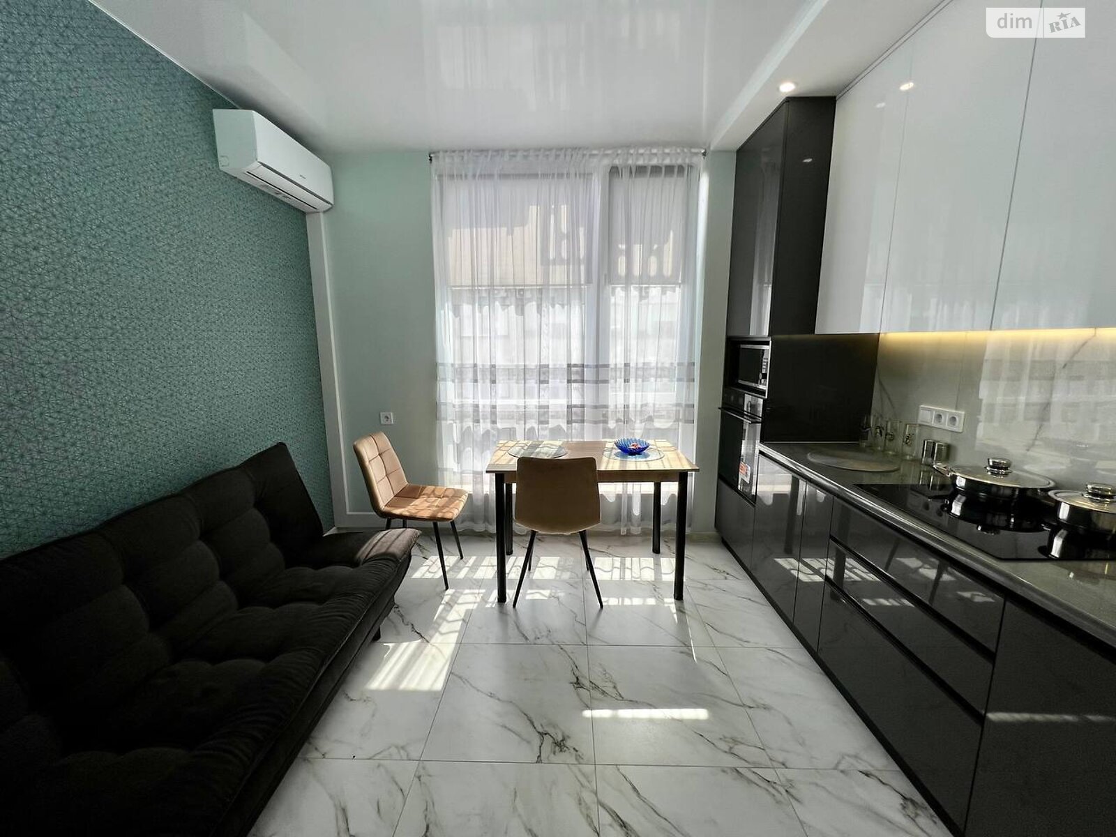 однокімнатна квартира в Івано-Франківську, район Центр, на вул. Коновальця Євгена в довготривалу оренду помісячно фото 1 однокімнатна квартира в Івано-Франківську, район Центр, на вул. Коновальця Євгена в довготривалу оренду помісячно фото 1