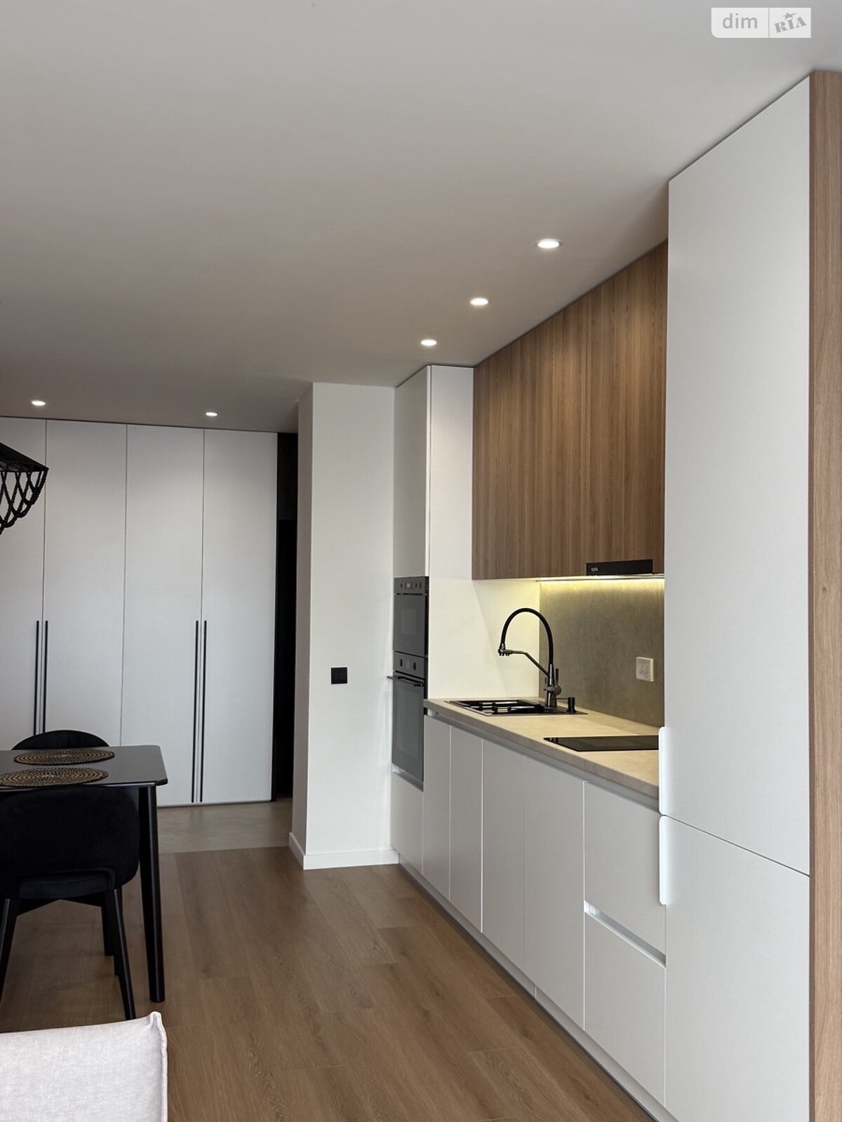 однокімнатна квартира в Івано-Франківську, район Центр, на вул. Коновальця Євгена 37А в довготривалу оренду помісячно фото 1 однокімнатна квартира в Івано-Франківську, район Центр, на вул. Коновальця Євгена 37А в довготривалу оренду помісячно фото 1