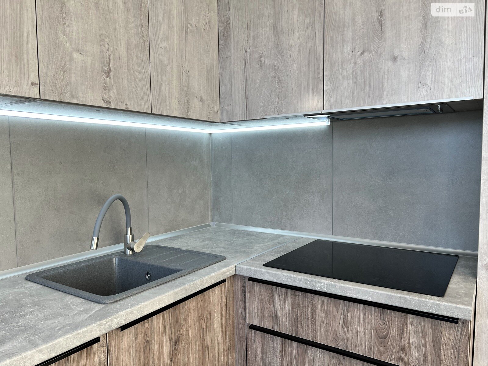 однокомнатная квартира в Ивано-Франковске, район Центр, на ул. Коновальца Евгения 37А в аренду на долгий срок помесячно фото 1