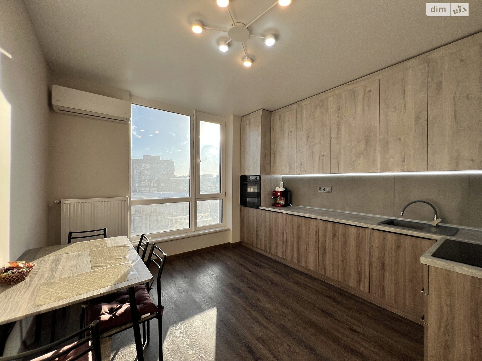 однокомнатная квартира в Ивано-Франковске, район Центр, на ул. Коновальца Евгения 37А в аренду на долгий срок помесячно фото 1