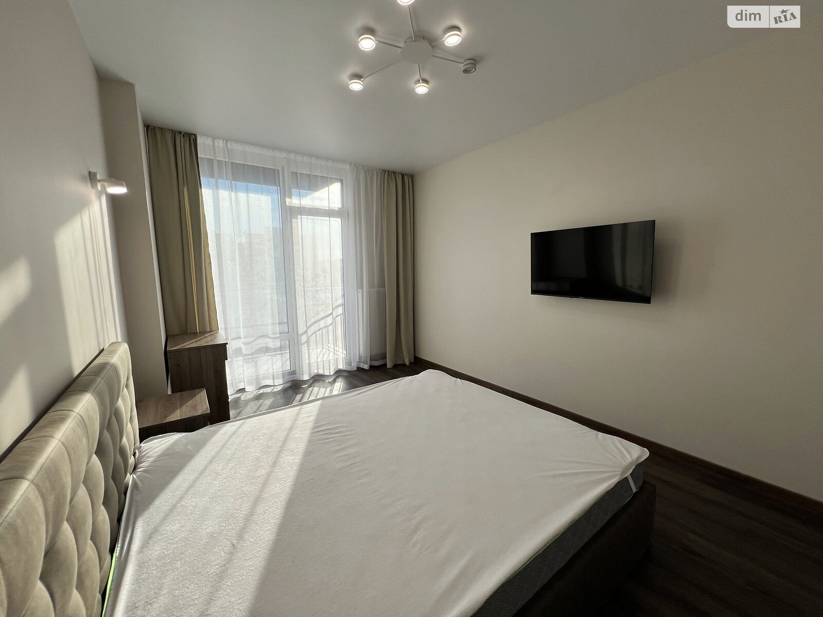 однокомнатная квартира в Ивано-Франковске, район Центр, на ул. Коновальца Евгения 37А в аренду на долгий срок помесячно фото 1