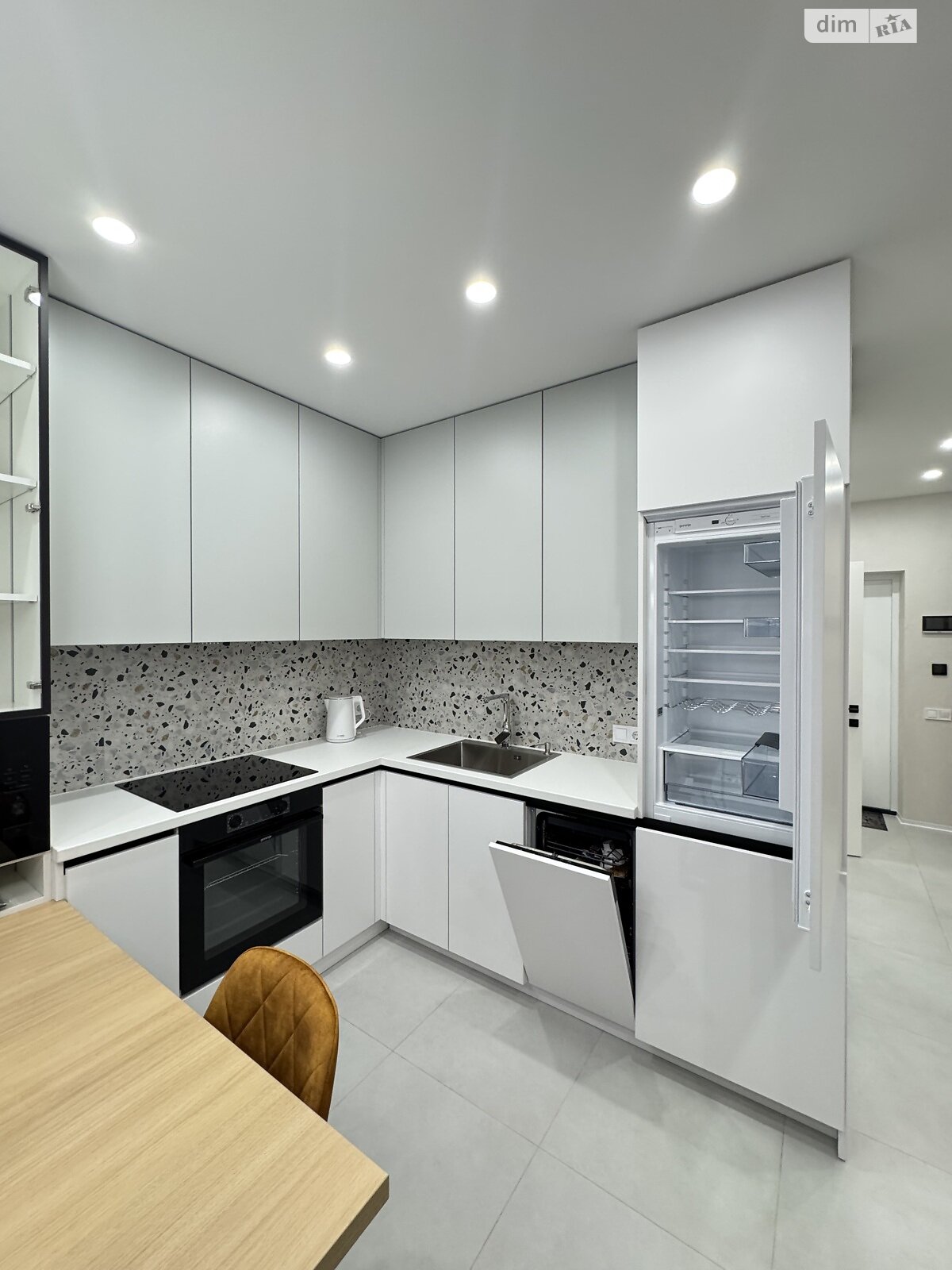 однокомнатная квартира в Ивано-Франковске, район Центр, на ул. Коновальца Евгения в аренду на долгий срок помесячно фото 1