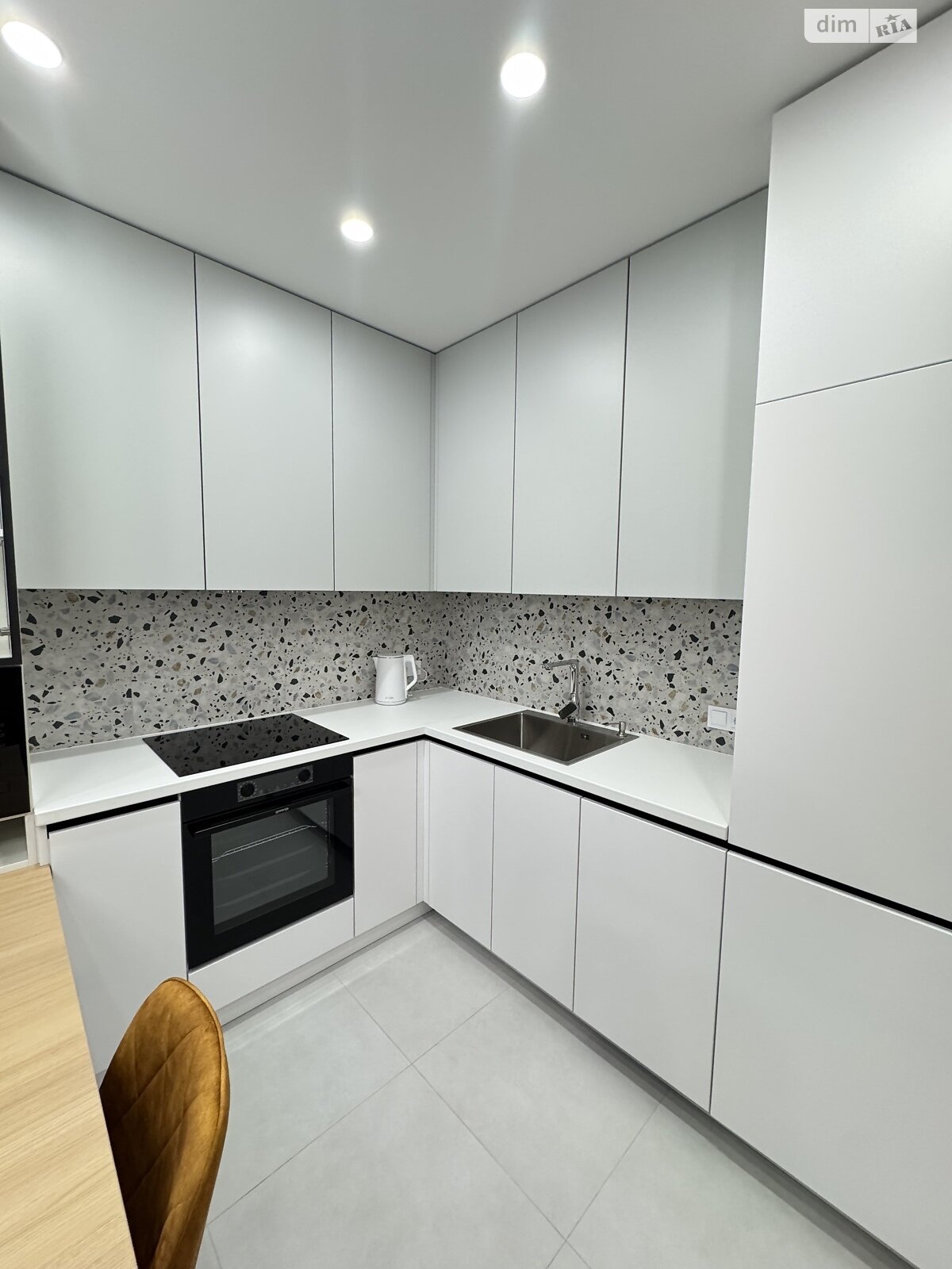 однокомнатная квартира в Ивано-Франковске, район Центр, на ул. Коновальца Евгения в аренду на долгий срок помесячно фото 1