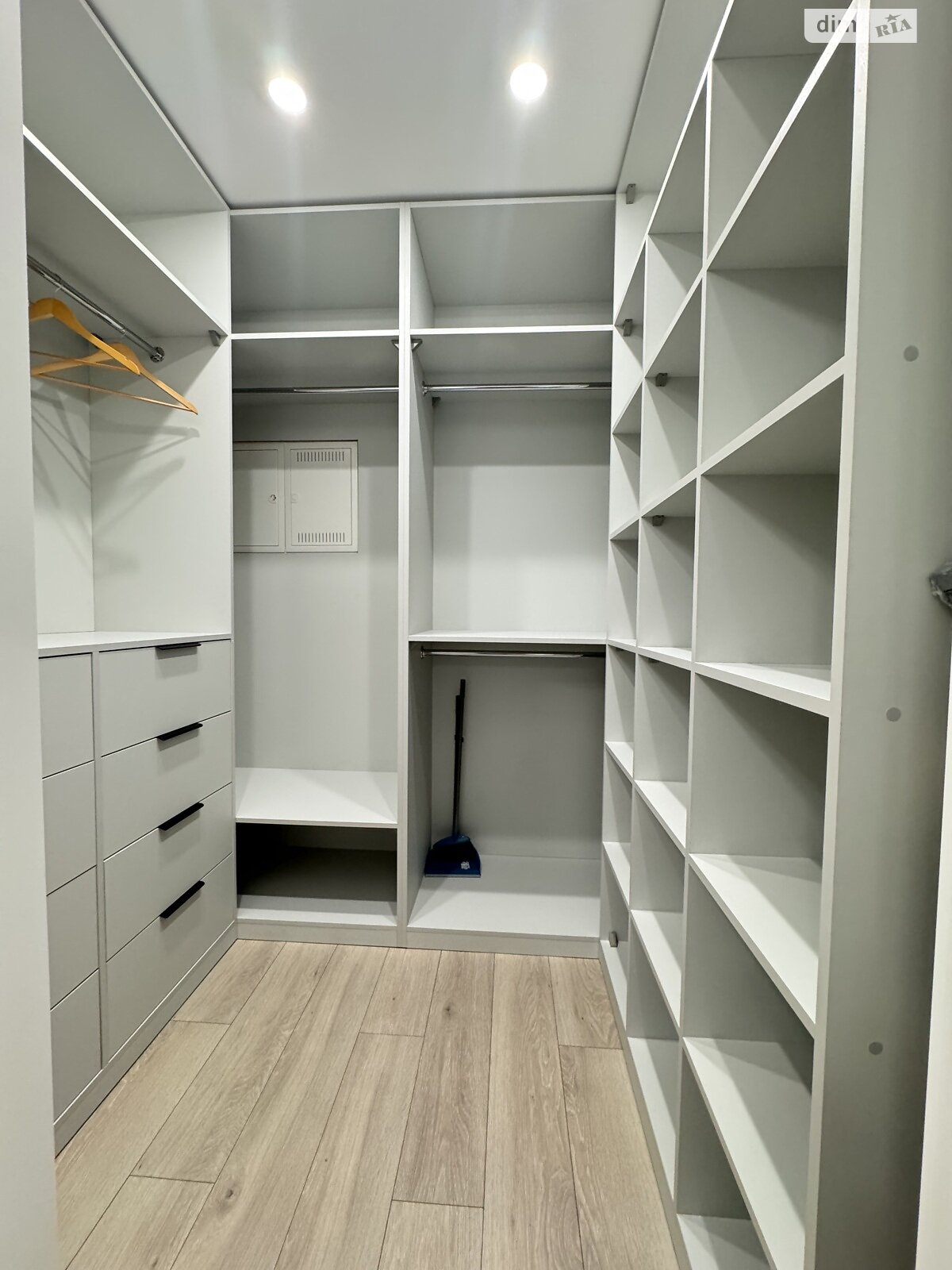 однокомнатная квартира в Ивано-Франковске, район Центр, на ул. Коновальца Евгения в аренду на долгий срок помесячно фото 1