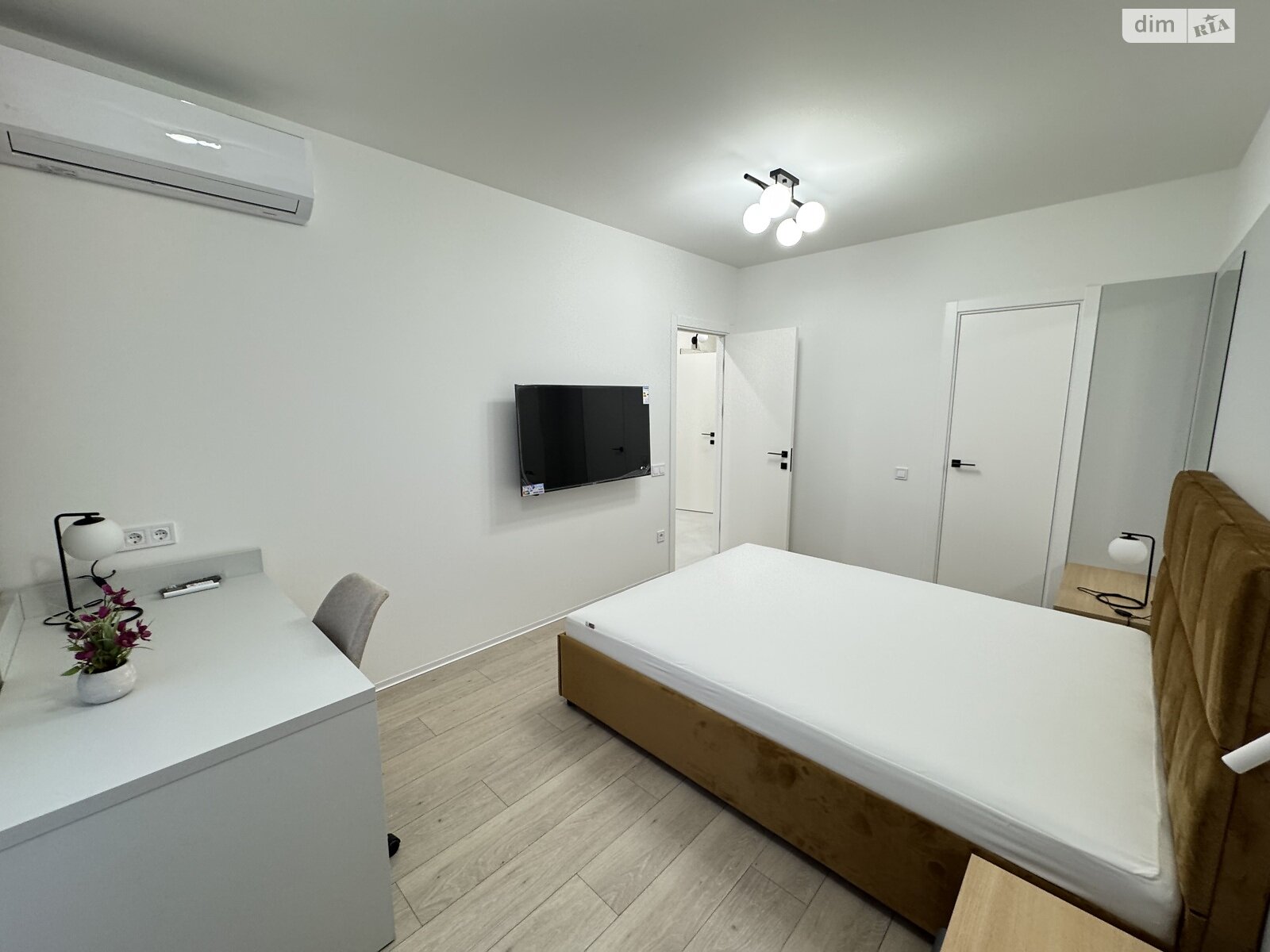 однокомнатная квартира в Ивано-Франковске, район Центр, на ул. Коновальца Евгения в аренду на долгий срок помесячно фото 1