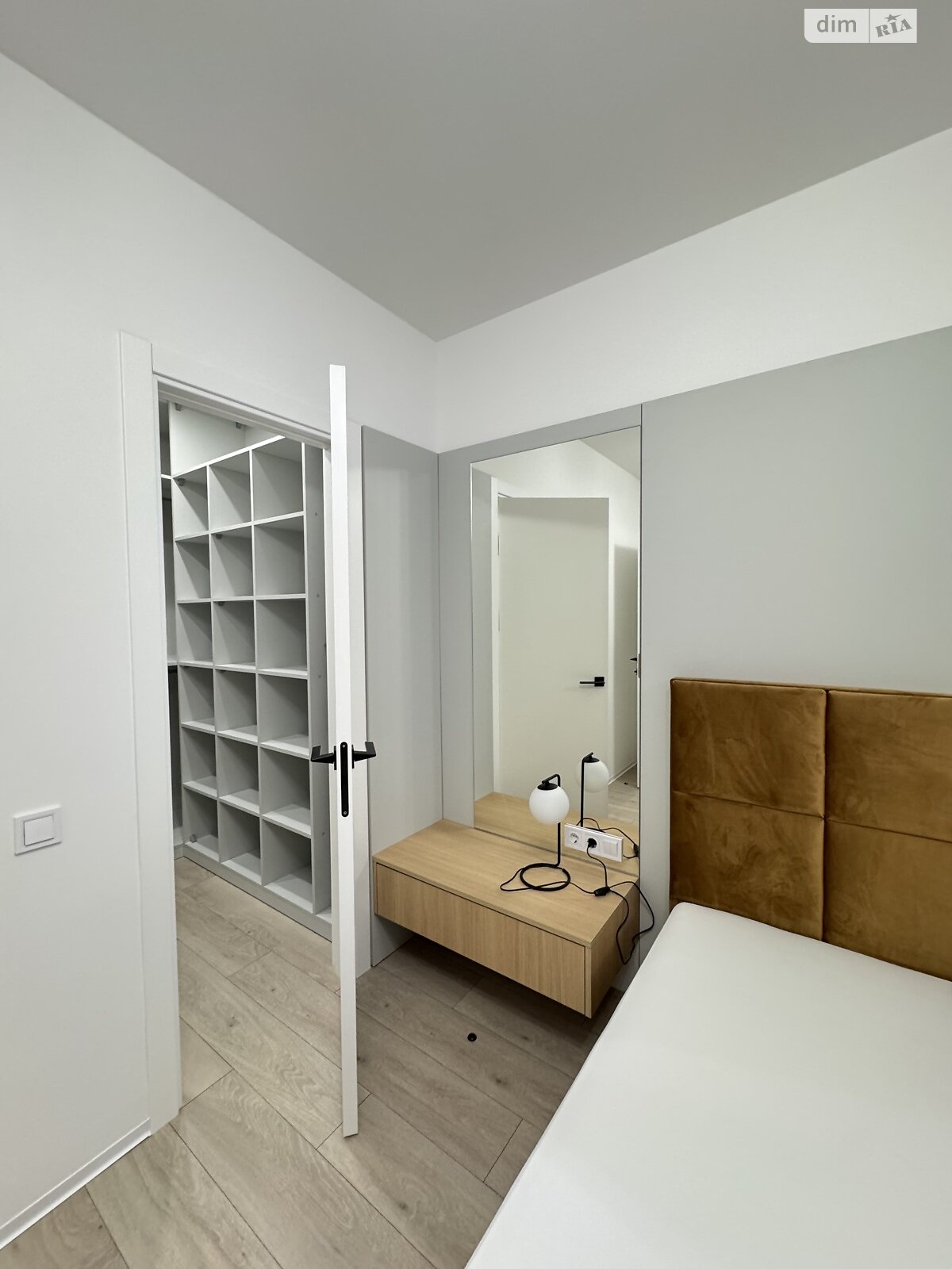 однокомнатная квартира в Ивано-Франковске, район Центр, на ул. Коновальца Евгения в аренду на долгий срок помесячно фото 1