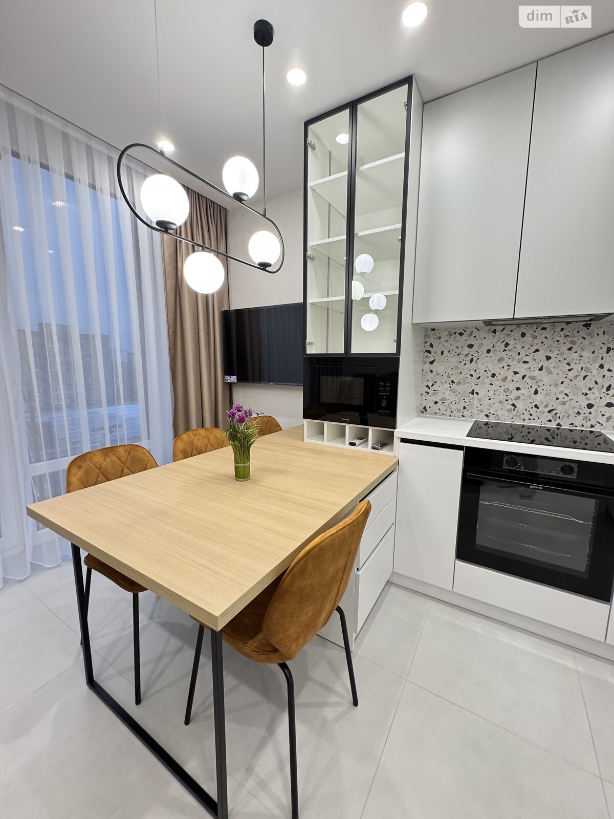 однокомнатная квартира в Ивано-Франковске, район Центр, на ул. Коновальца Евгения в аренду на долгий срок помесячно фото 1