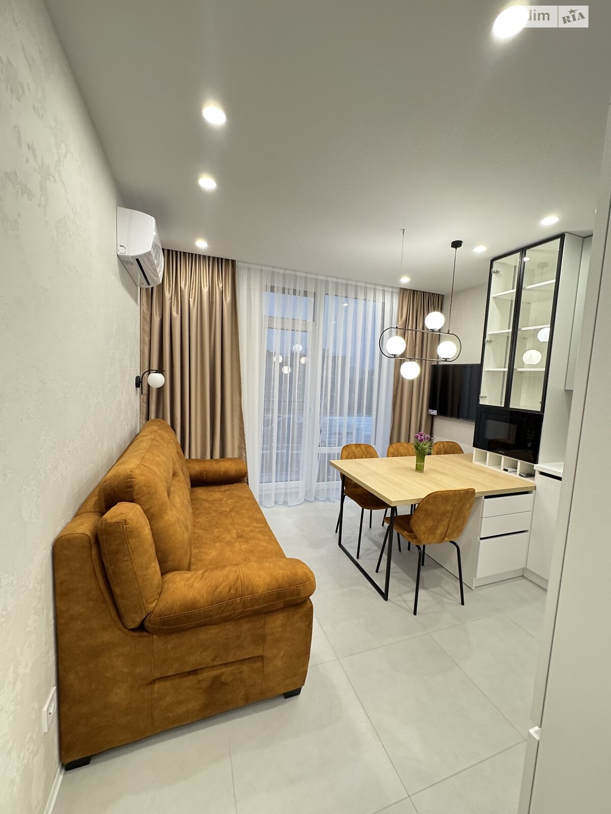 однокомнатная квартира в Ивано-Франковске, район Центр, на ул. Коновальца Евгения в аренду на долгий срок помесячно фото 1