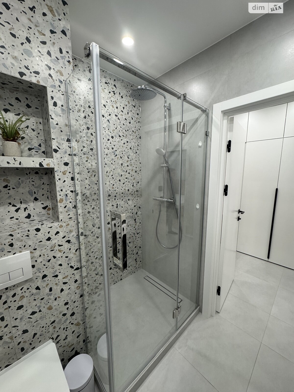 однокомнатная квартира в Ивано-Франковске, район Центр, на ул. Коновальца Евгения в аренду на долгий срок помесячно фото 1