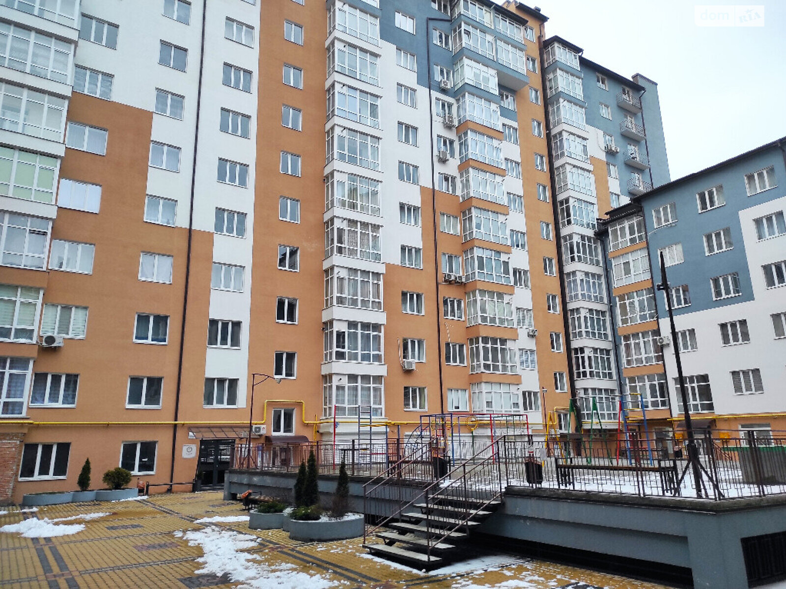 однокімнатна квартира з меблями в Івано-Франківську, район Центр, на вул. Андрія Мельника 10 в довготривалу оренду помісячно фото 1 однокімнатна квартира з меблями в Івано-Франківську, район Центр, на вул. Андрія Мельника 10 в довготривалу оренду помісячно фото 1