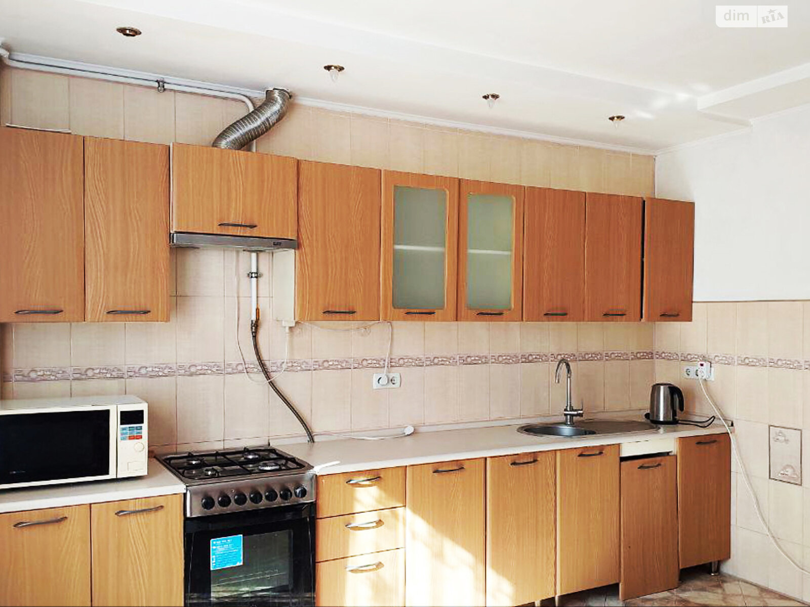 трикімнатна квартира в Івано-Франківську, район Центр, на вул. Незалежності (Горького) 83 в довготривалу оренду помісячно фото 1 трикімнатна квартира в Івано-Франківську, район Центр, на вул. Незалежності (Горького) 83 в довготривалу оренду помісячно фото 1