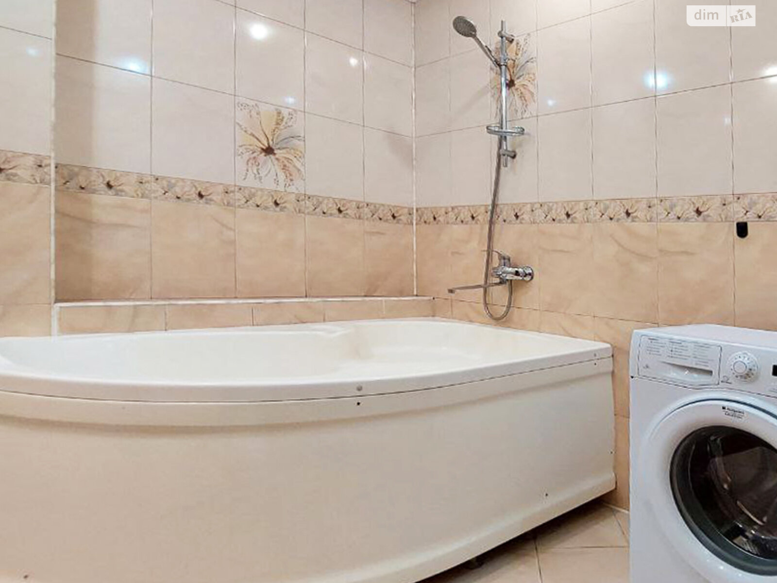 трикімнатна квартира в Івано-Франківську, район Центр, на вул. Незалежності (Горького) 83 в довготривалу оренду помісячно фото 1 трикімнатна квартира в Івано-Франківську, район Центр, на вул. Незалежності (Горького) 83 в довготривалу оренду помісячно фото 1