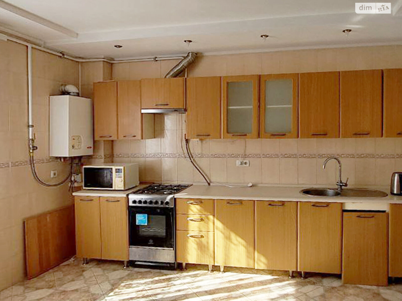 трикімнатна квартира в Івано-Франківську, район Центр, на вул. Незалежності (Горького) 83 в довготривалу оренду помісячно фото 1 трикімнатна квартира в Івано-Франківську, район Центр, на вул. Незалежності (Горького) 83 в довготривалу оренду помісячно фото 1