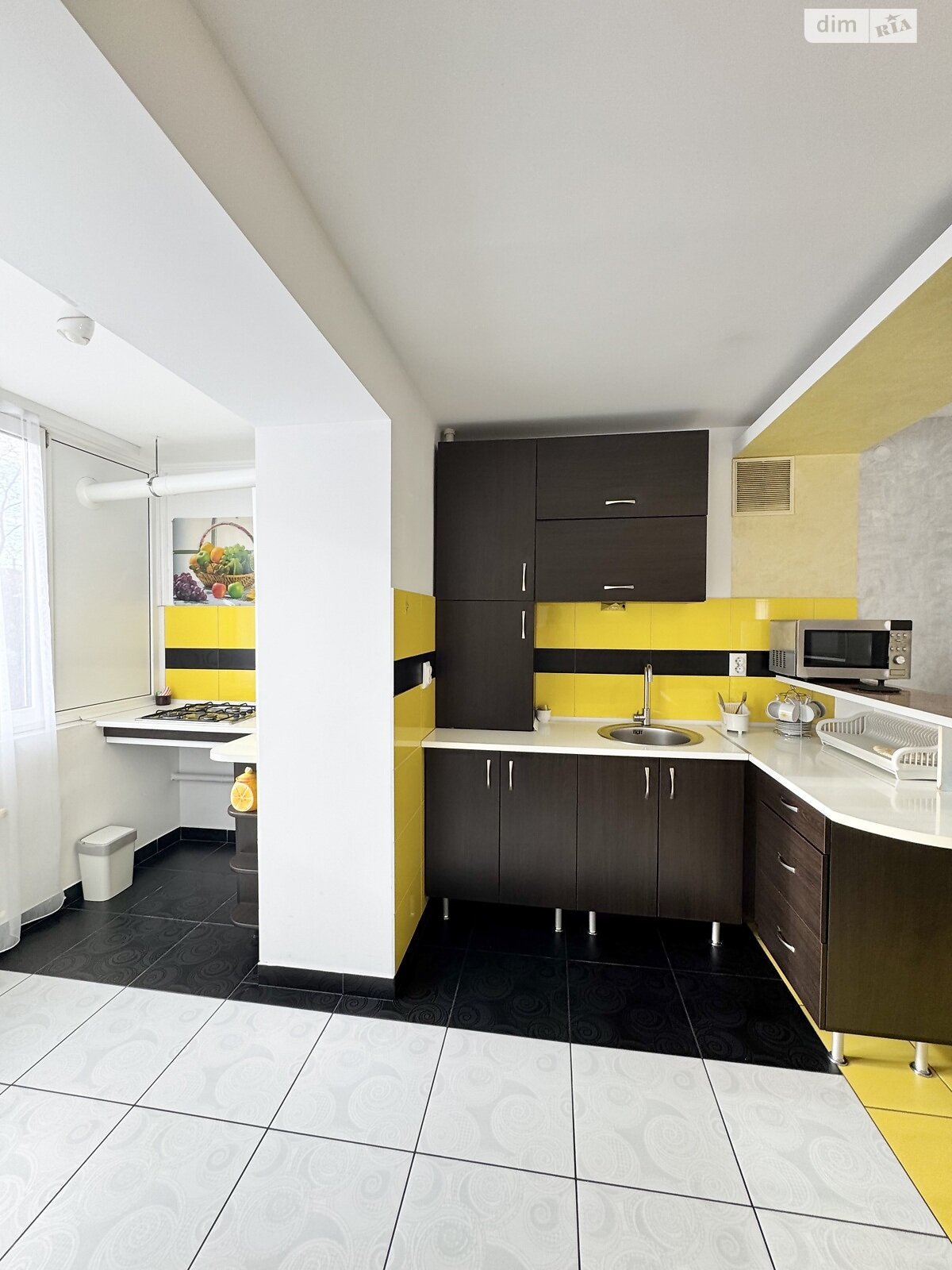 однокомнатная квартира в Ивано-Франковске, район Центр, на ул. Шухевичив в аренду на долгий срок помесячно фото 1