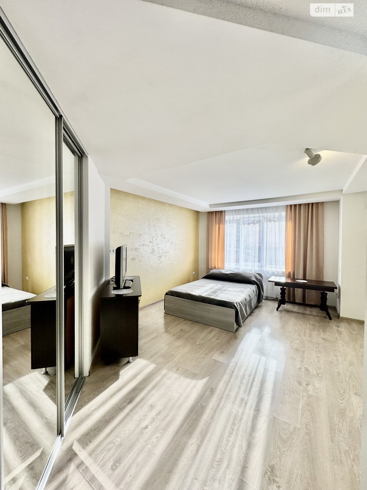 однокомнатная квартира в Ивано-Франковске, район Центр, на ул. Шухевичив в аренду на долгий срок помесячно фото 1