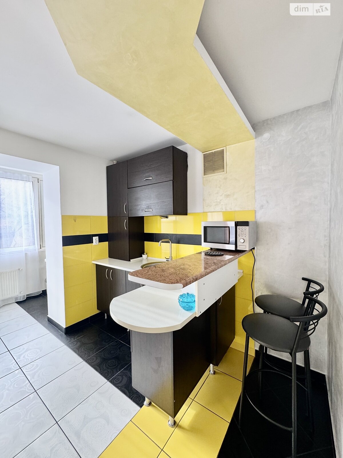 однокомнатная квартира в Ивано-Франковске, район Центр, на ул. Шухевичив в аренду на долгий срок помесячно фото 1