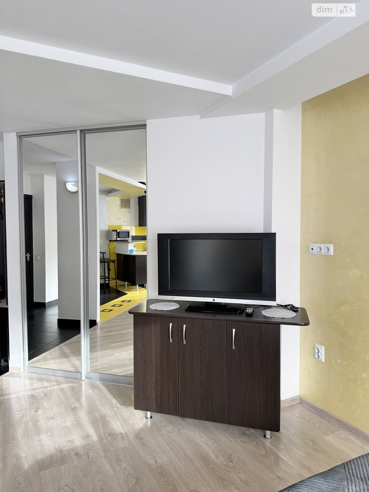 однокомнатная квартира в Ивано-Франковске, район Центр, на ул. Шухевичив в аренду на долгий срок помесячно фото 1