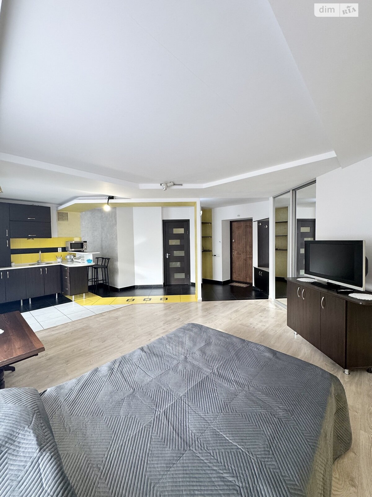 однокомнатная квартира в Ивано-Франковске, район Центр, на ул. Шухевичив в аренду на долгий срок помесячно фото 1