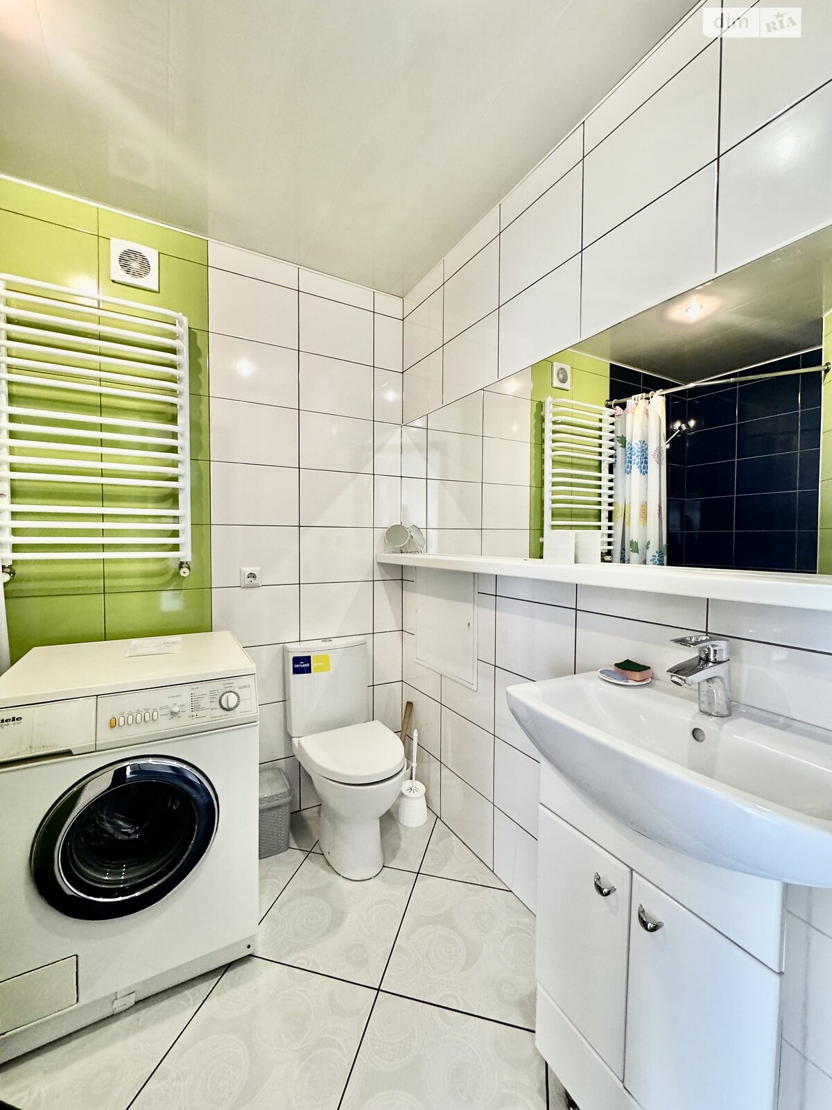 однокомнатная квартира в Ивано-Франковске, район Центр, на ул. Шухевичив в аренду на долгий срок помесячно фото 1