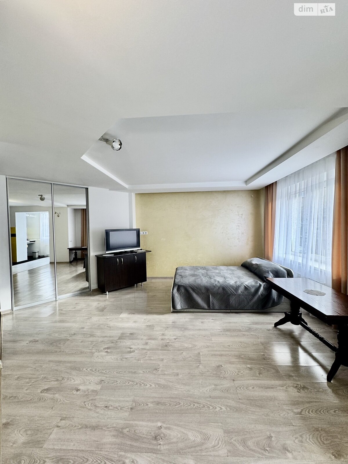 однокомнатная квартира в Ивано-Франковске, район Центр, на ул. Шухевичив в аренду на долгий срок помесячно фото 1