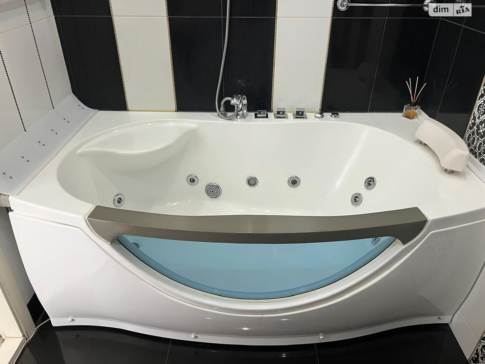 однокомнатная квартира в Ивано-Франковске, район Центр, на ул. Стрельцов Сечевых 76В в аренду на долгий срок помесячно фото 1