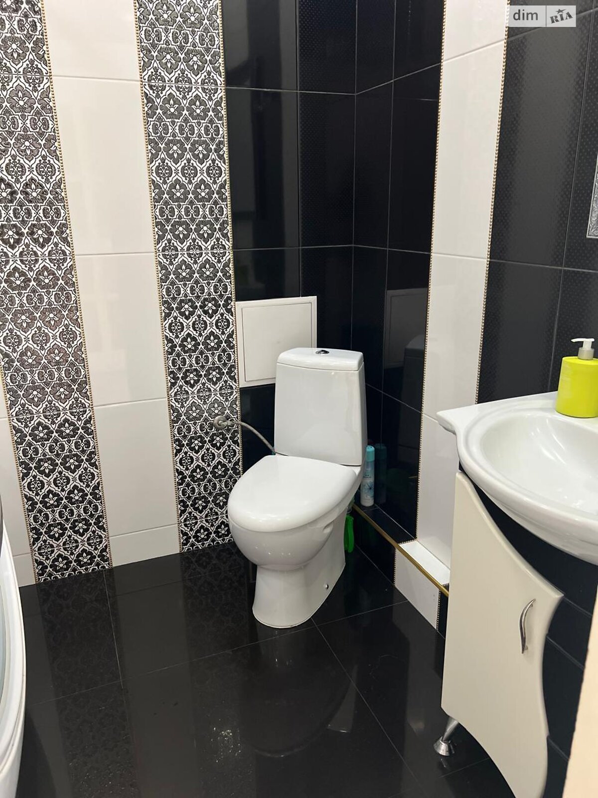 однокомнатная квартира в Ивано-Франковске, район Центр, на ул. Стрельцов Сечевых 76В в аренду на долгий срок помесячно фото 1