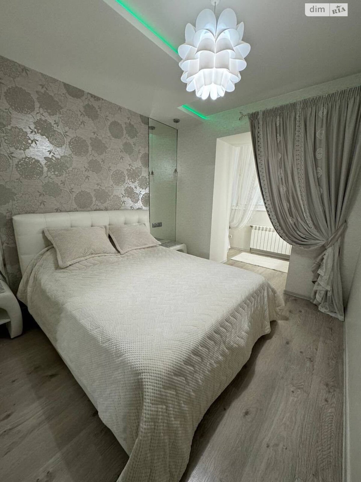 трехкомнатная квартира в Ивано-Франковске, район Центр, на ул. Стрельцов Сечевых 76Б в аренду на долгий срок помесячно фото 1