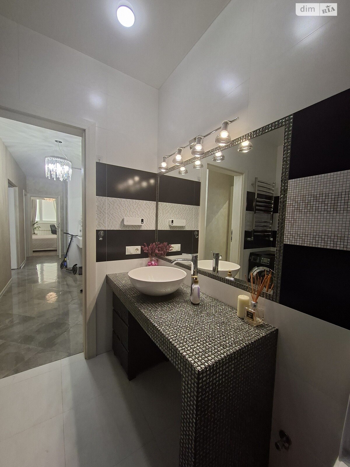 трехкомнатная квартира в Ивано-Франковске, район Центр, на ул. Стрельцов Сечевых 76Б в аренду на долгий срок помесячно фото 1