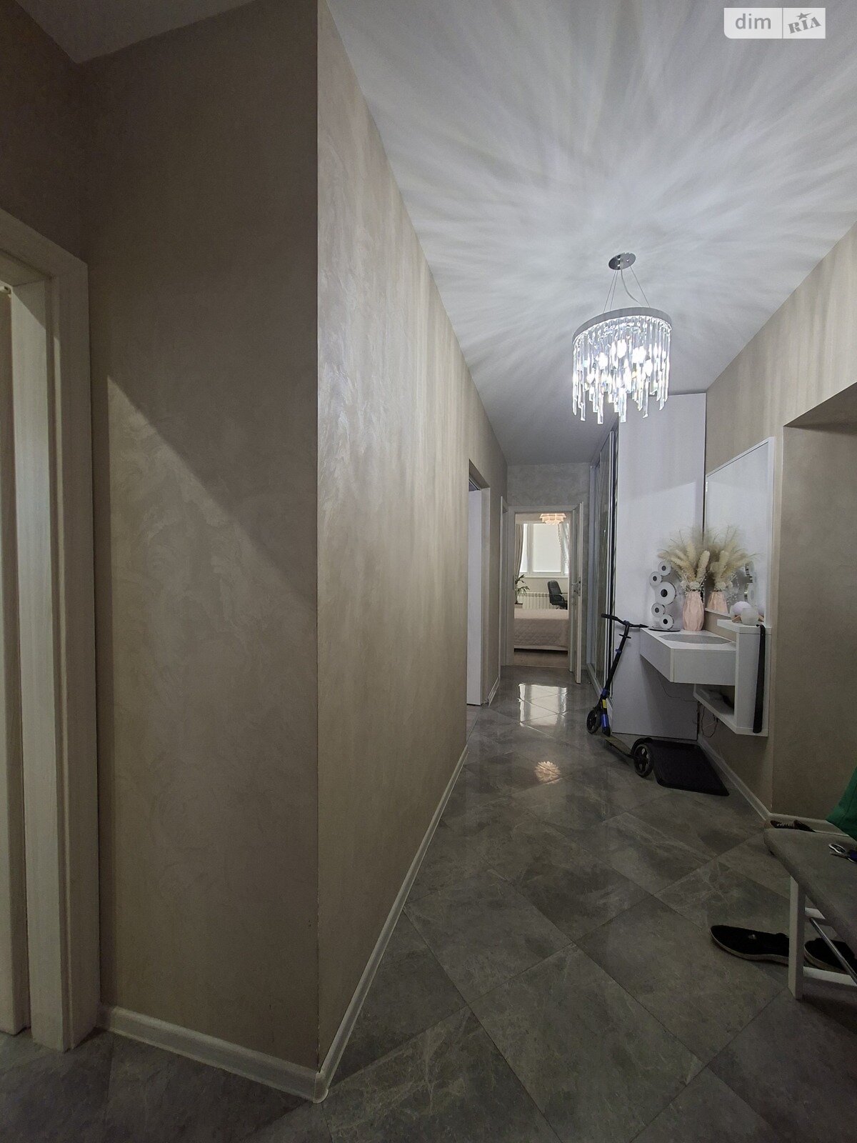 трехкомнатная квартира в Ивано-Франковске, район Центр, на ул. Стрельцов Сечевых 76Б в аренду на долгий срок помесячно фото 1