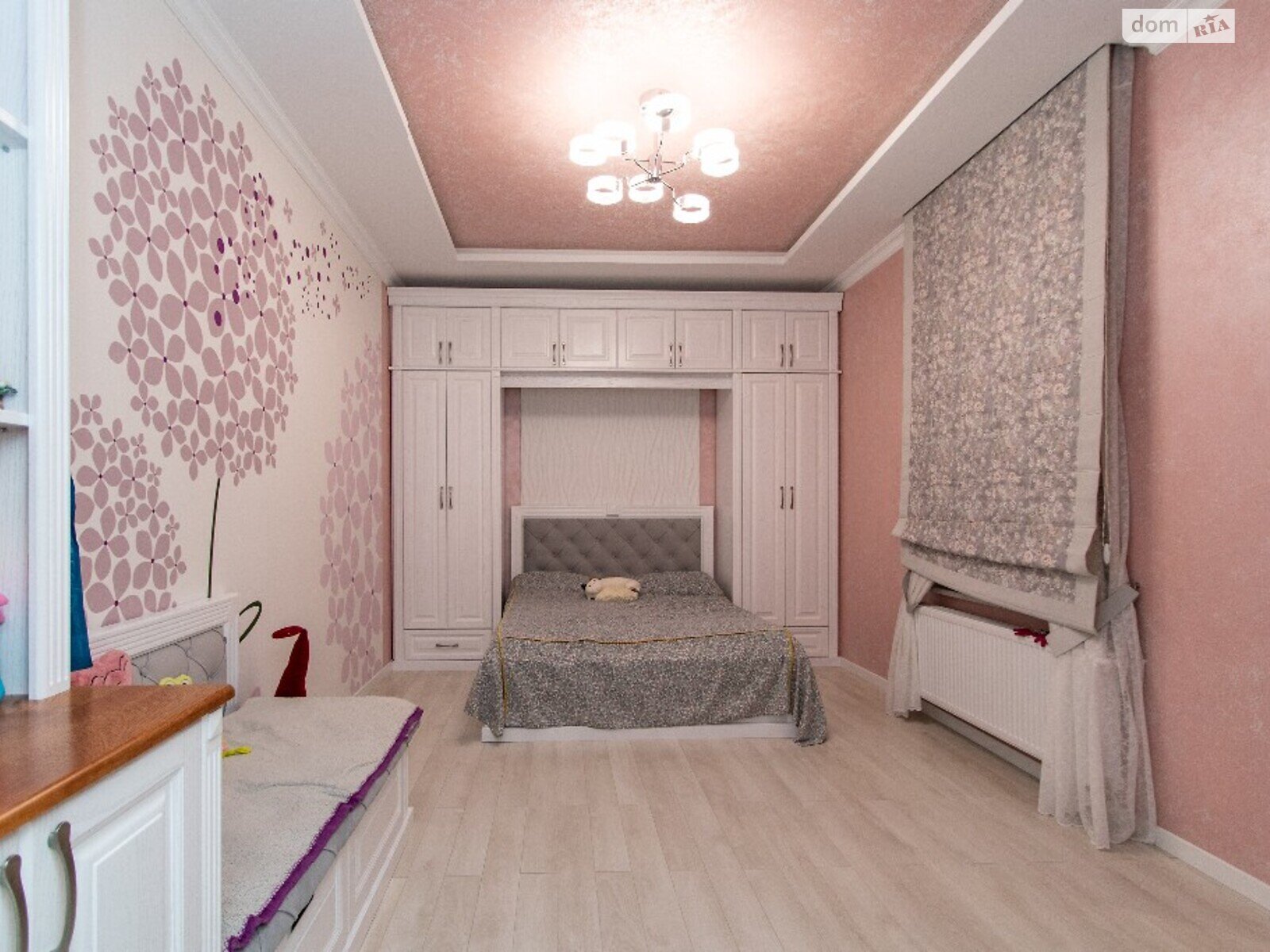 трехкомнатная квартира с мебелью в Ивано-Франковске, район Центр, на ул. Трачу в аренду на долгий срок помесячно фото 1