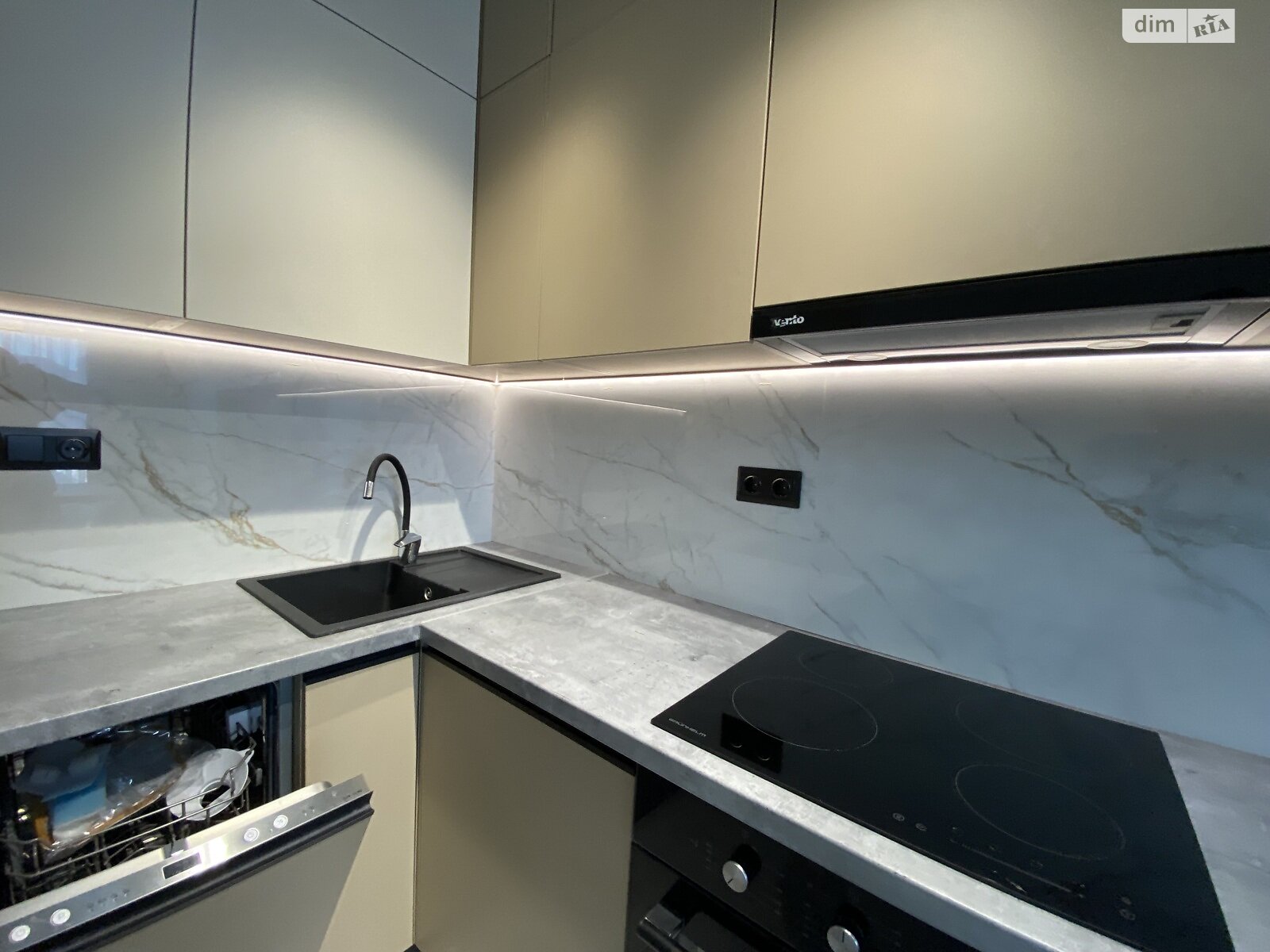 однокомнатная квартира в Ивано-Франковске, район Центр, на бул. Южный 32Б в аренду на долгий срок помесячно фото 1