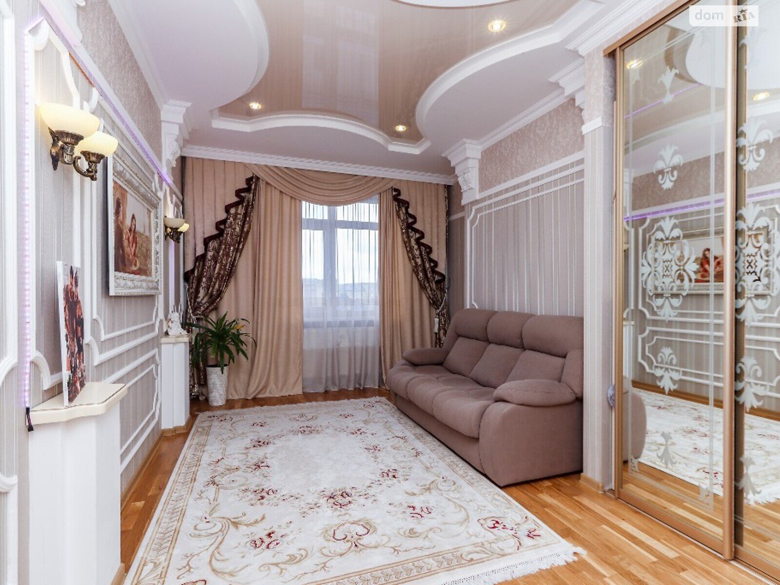 двухкомнатная квартира с мебелью в Ивано-Франковске, район Центр, на ул. Бандеры Степана 21 в аренду на долгий срок помесячно фото 1