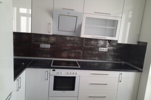 трикімнатна квартира в Івано-Франківську, на вул. Урожайна 3 в довготривалу оренду помісячно фото 2