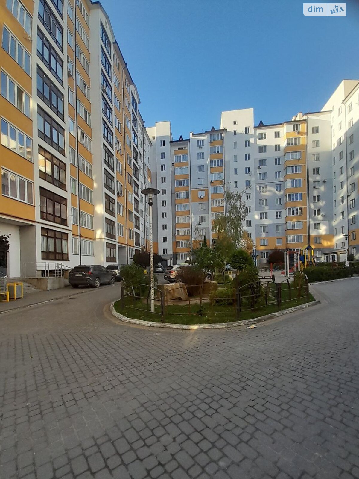 трикімнатна квартира в Івано-Франківську, на вул. Урожайна 3 в довготривалу оренду помісячно фото 1