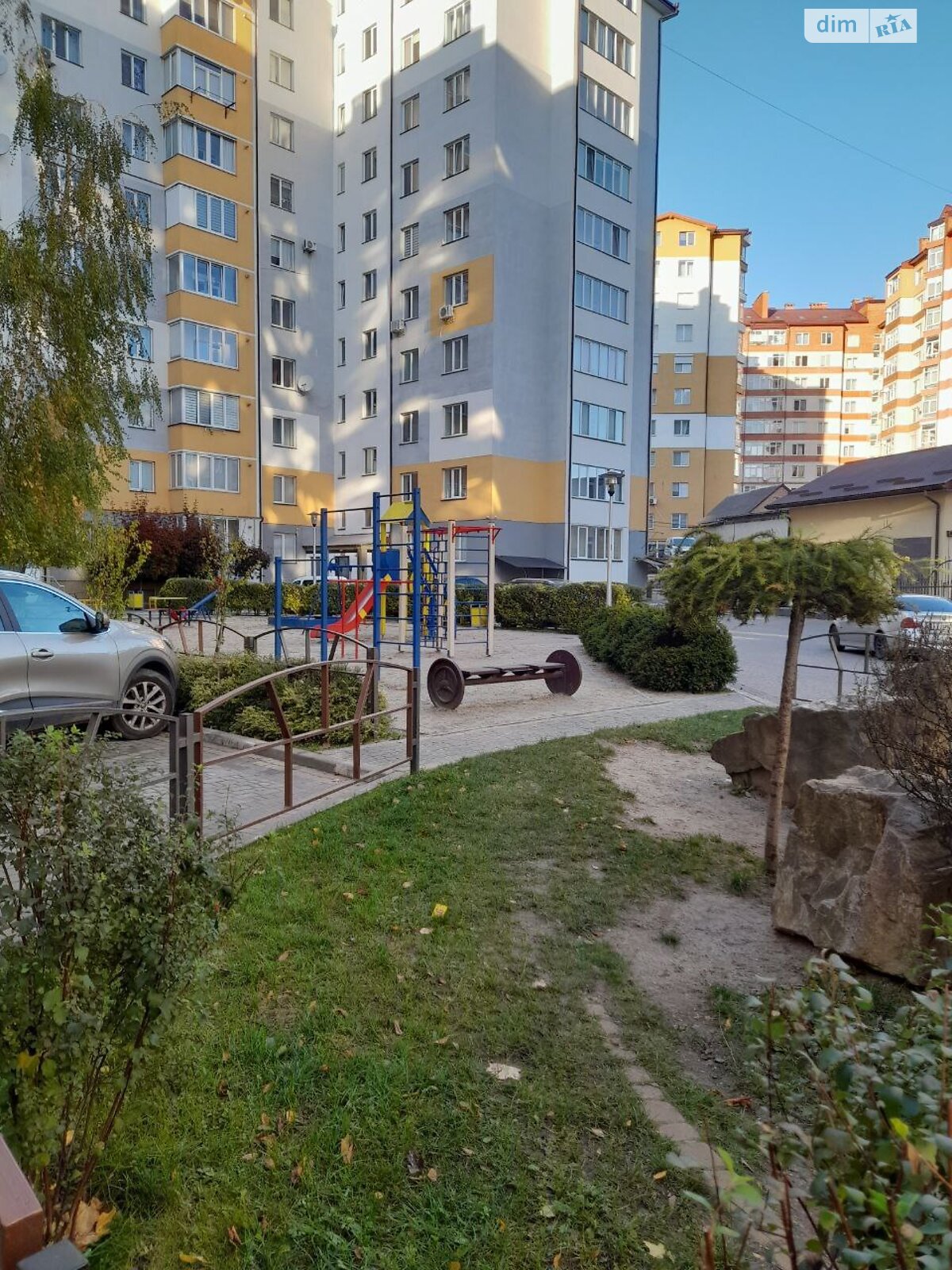 трикімнатна квартира в Івано-Франківську, на вул. Урожайна 3 в довготривалу оренду помісячно фото 1