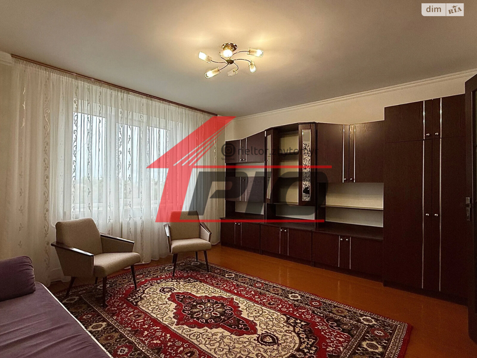 трехкомнатная квартира в Житомире, район Богунский, на ул. Парниковая в аренду на долгий срок помесячно фото 1 трехкомнатная квартира в Житомире, район Богунский, на ул. Парниковая в аренду на долгий срок помесячно фото 1