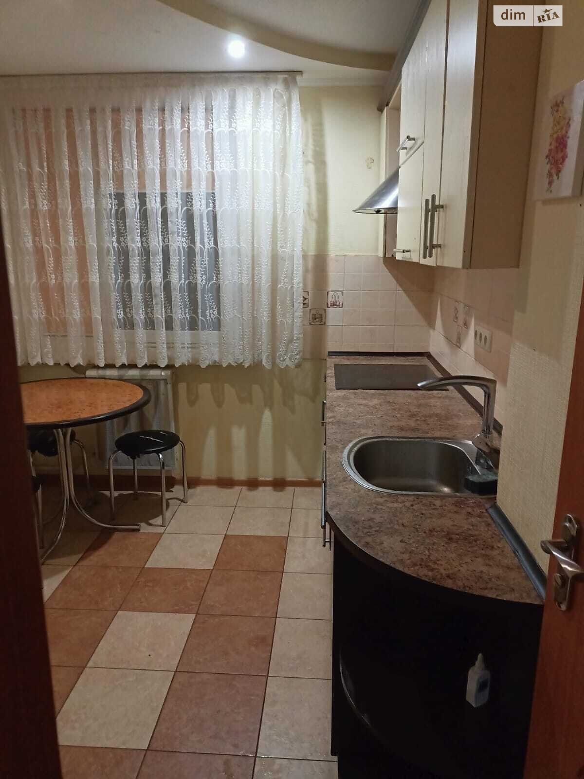 трикімнатна квартира з меблями в Житомирі, район Міськмолзавод, на вул. Отаманів Соколовських в довготривалу оренду помісячно фото 1 трикімнатна квартира з меблями в Житомирі, район Міськмолзавод, на вул. Отаманів Соколовських в довготривалу оренду помісячно фото 1