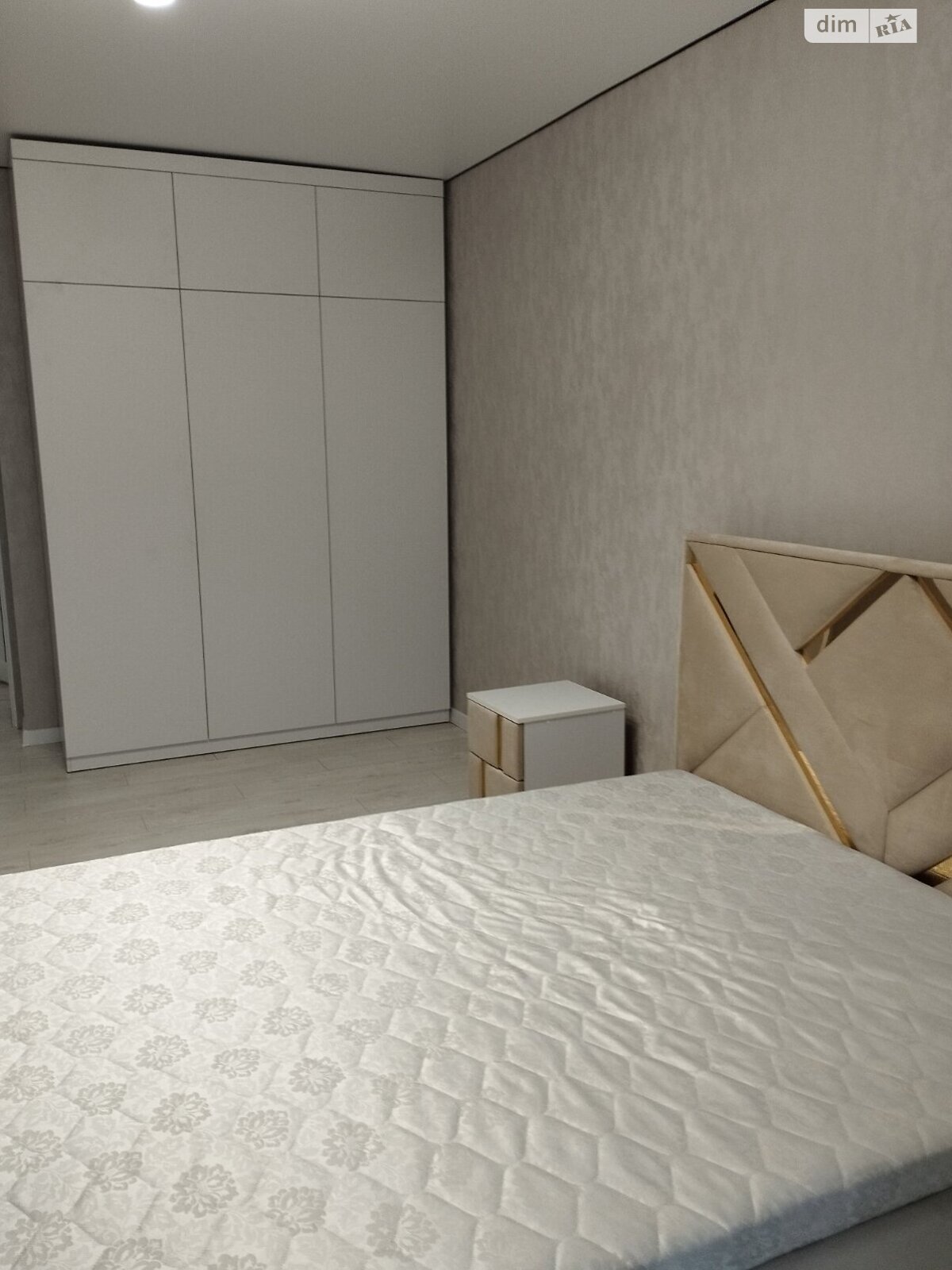 однокімнатна квартира в Житомирі, район Сінний ринок, на вул. Домбровського в довготривалу оренду помісячно фото 1