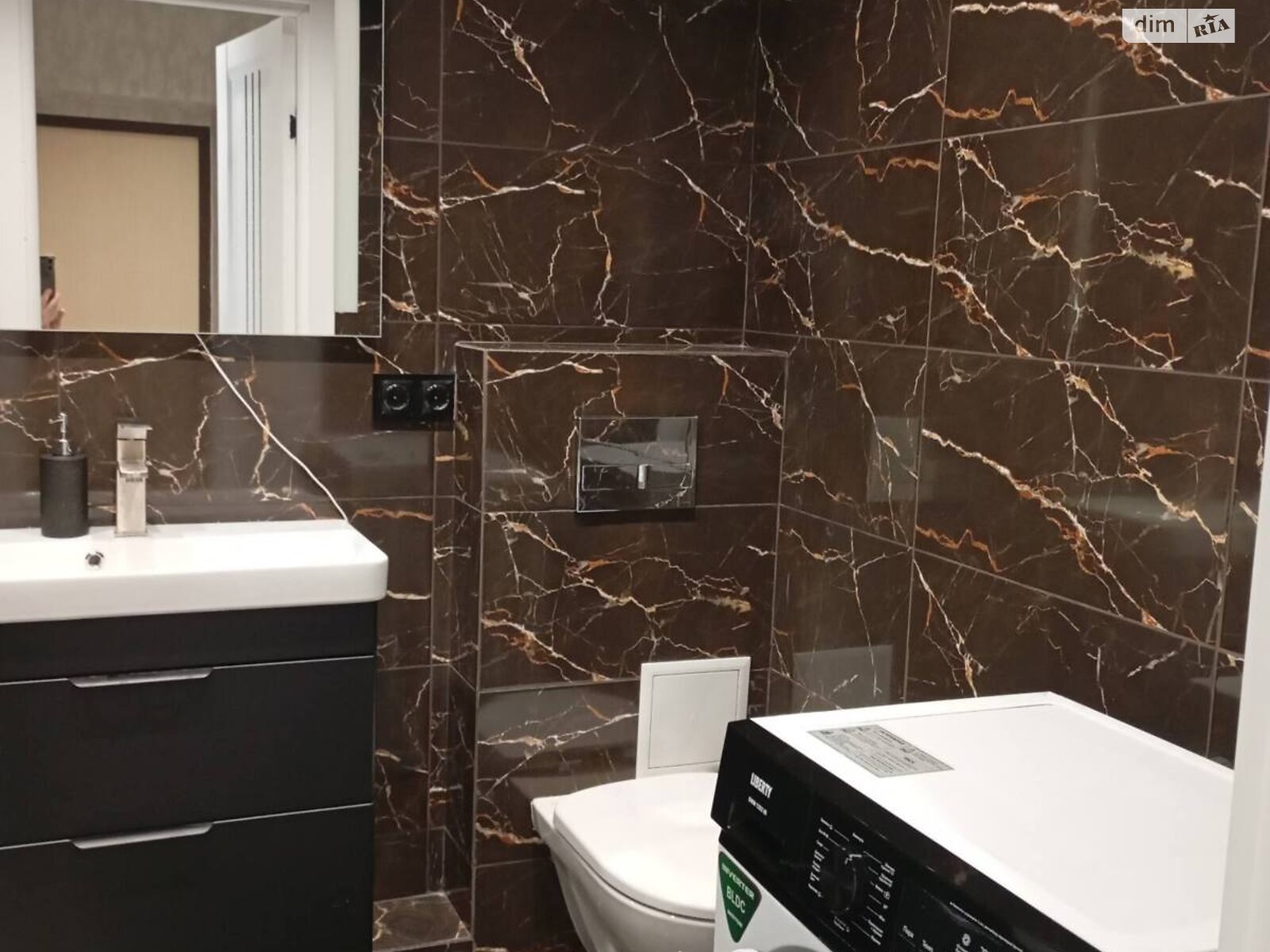 однокімнатна квартира в Житомирі, район Сінний ринок, на вул. Домбровського в довготривалу оренду помісячно фото 1