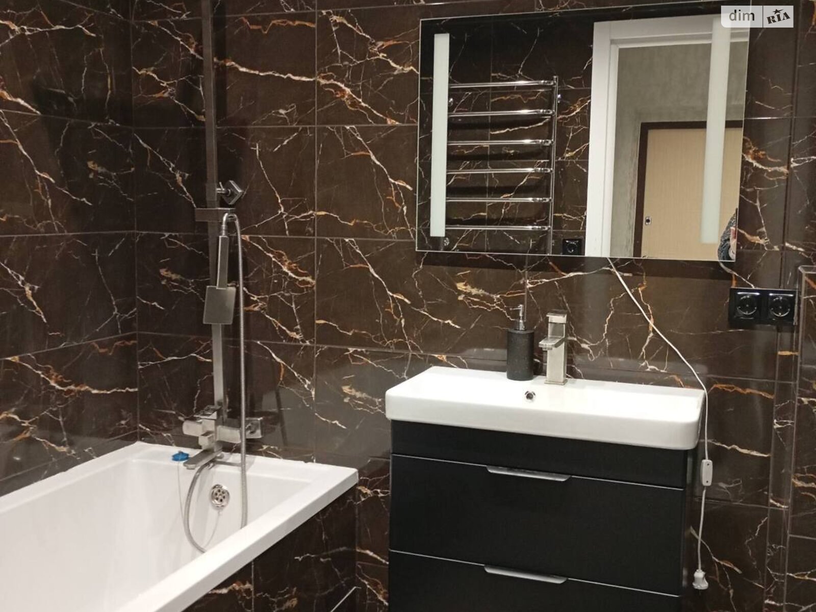 однокімнатна квартира в Житомирі, район Сінний ринок, на вул. Домбровського в довготривалу оренду помісячно фото 1