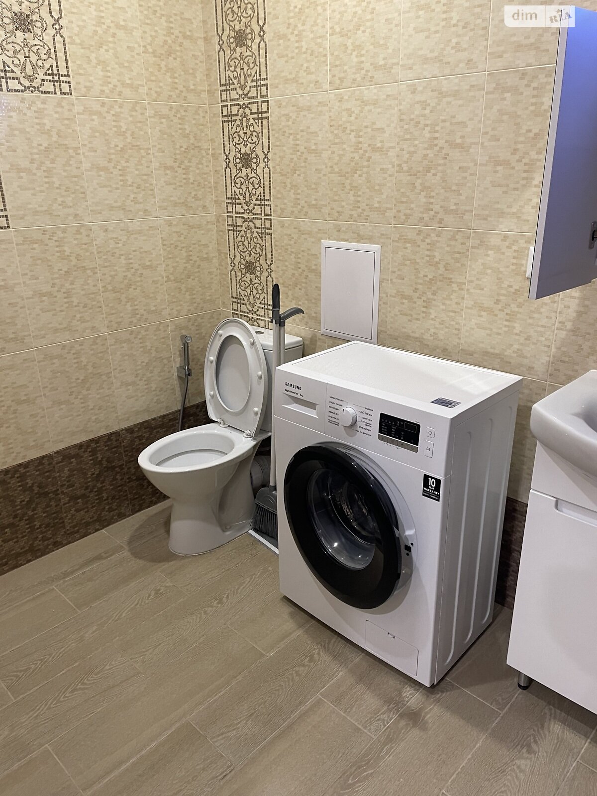 двокімнатна квартира в Житомирі, район Центр, на вул. Євгена Рихліка 11 в довготривалу оренду помісячно фото 1 двокімнатна квартира в Житомирі, район Центр, на вул. Євгена Рихліка 11 в довготривалу оренду помісячно фото 1