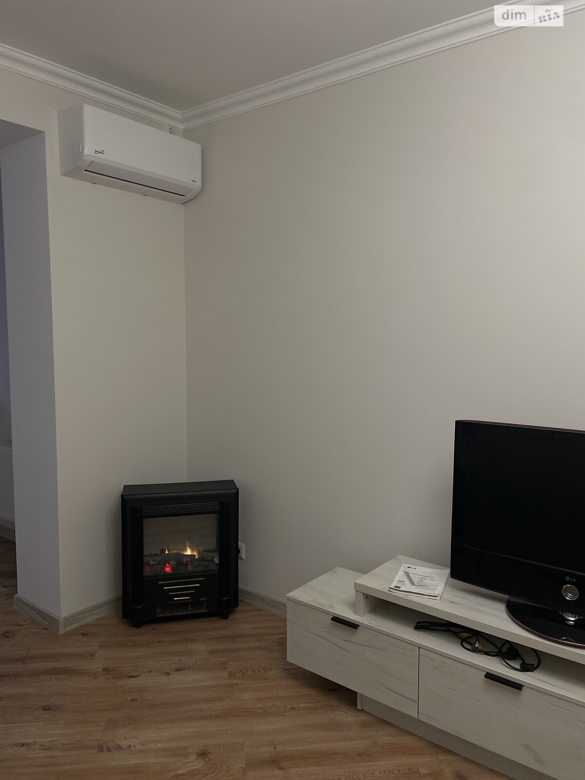 двокімнатна квартира в Житомирі, район Центр, на вул. Євгена Рихліка 11 в довготривалу оренду помісячно фото 1 двокімнатна квартира в Житомирі, район Центр, на вул. Євгена Рихліка 11 в довготривалу оренду помісячно фото 1