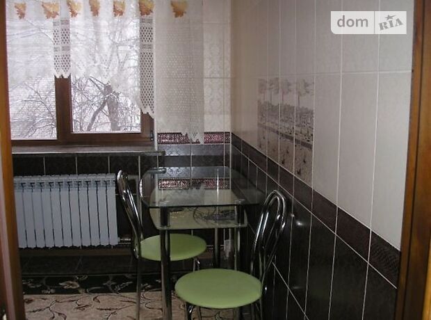 двухкомнатная квартира в Житомире, район Центр, на ул. Театральная в аренду на долгий срок помесячно фото 1 двухкомнатная квартира в Житомире, район Центр, на ул. Театральная в аренду на долгий срок помесячно фото 1