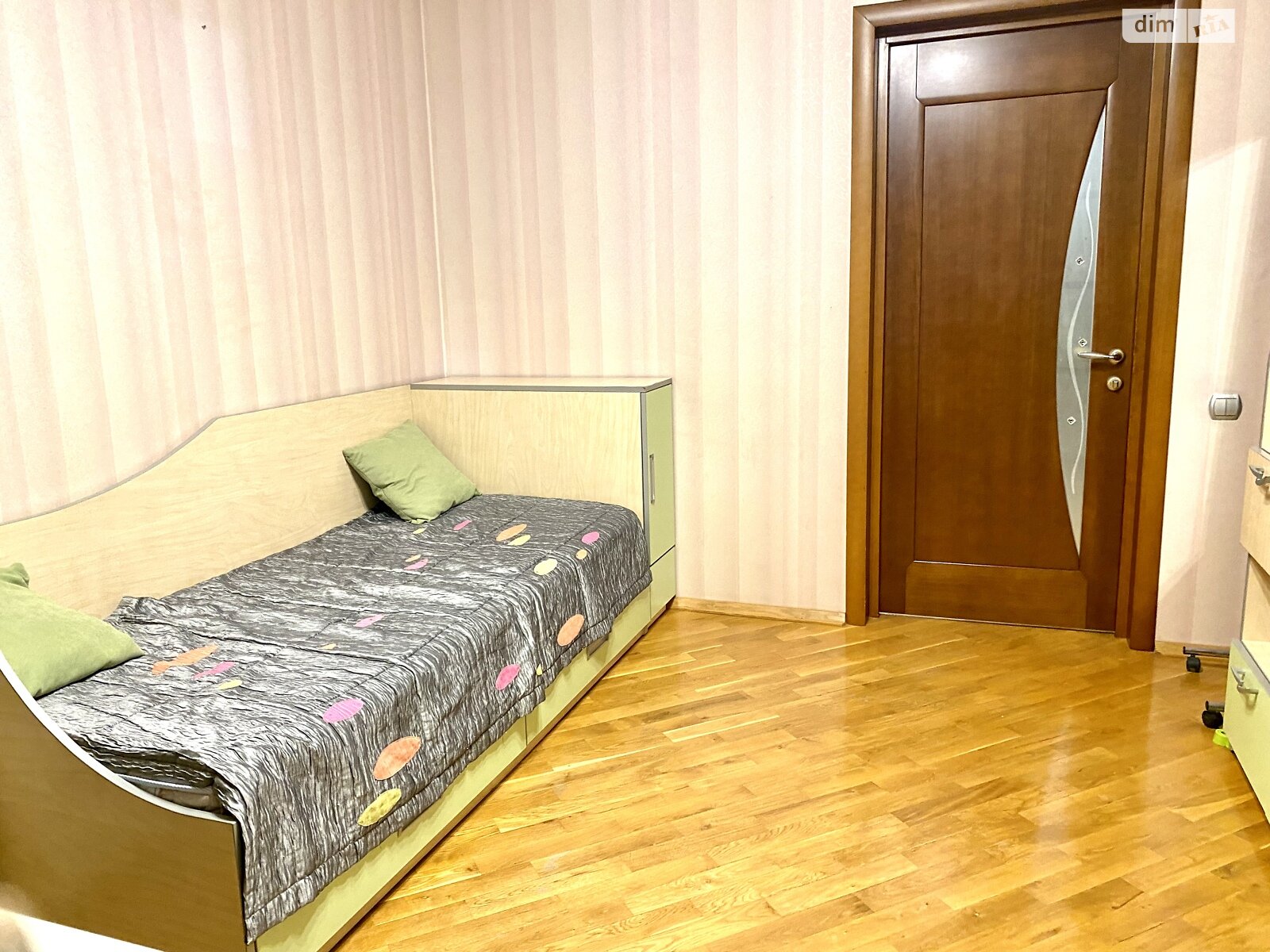 трикімнатна квартира з ремонтом в Києві, район Академмістечко, на вул. Клавдіївська 23/15 в довготривалу оренду помісячно фото 1 трикімнатна квартира з ремонтом в Києві, район Академмістечко, на вул. Клавдіївська 23/15 в довготривалу оренду помісячно фото 1