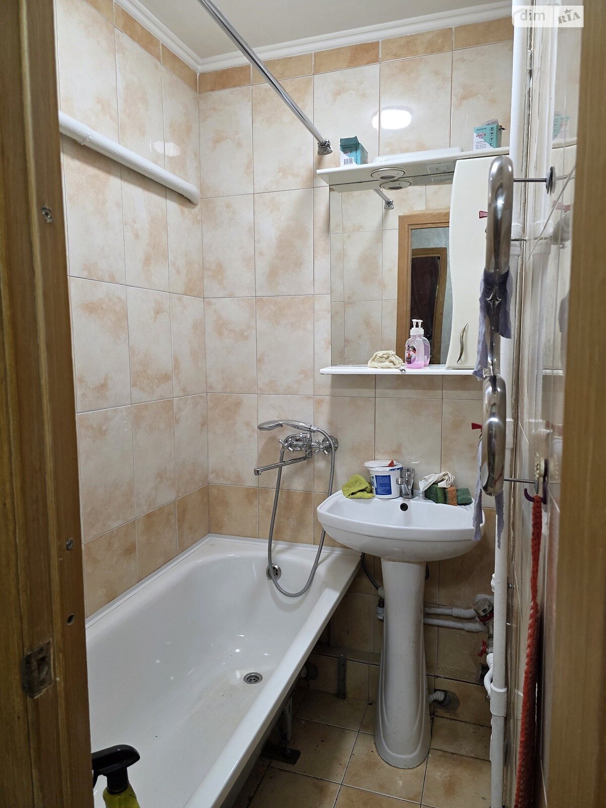 трикімнатна квартира в Києві, район Академмістечко, на вул. Мирослава Поповича 8А в довготривалу оренду помісячно фото 1 трикімнатна квартира в Києві, район Академмістечко, на вул. Мирослава Поповича 8А в довготривалу оренду помісячно фото 1