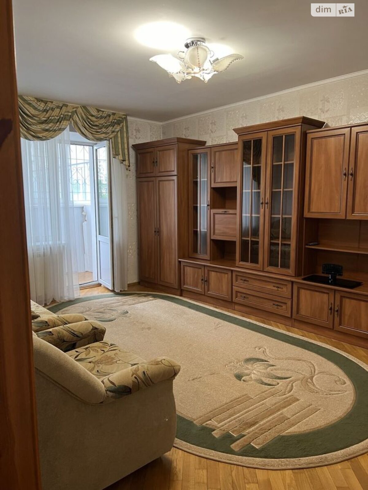 трехкомнатная квартира в Киеве, район Академгородок, на пл. Святошинская 1 в аренду на долгий срок помесячно фото 1 трехкомнатная квартира в Киеве, район Академгородок, на пл. Святошинская 1 в аренду на долгий срок помесячно фото 1