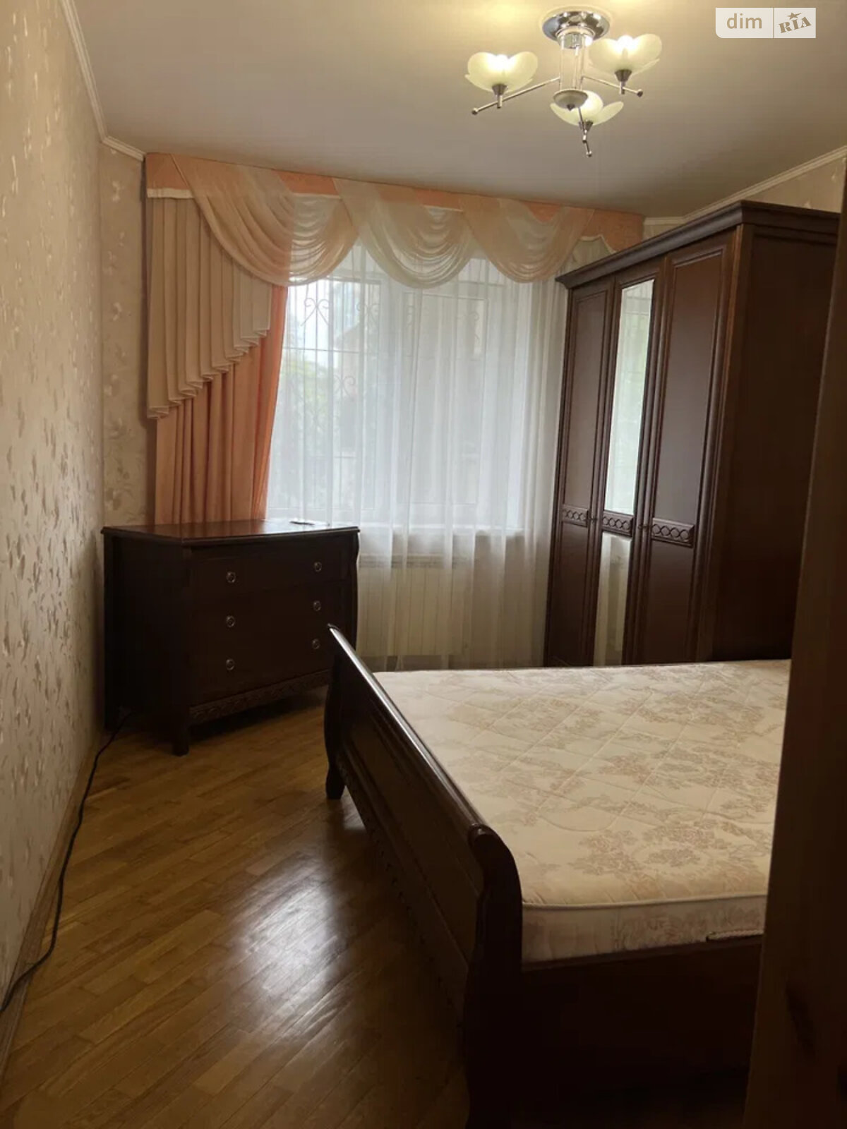трехкомнатная квартира в Киеве, район Академгородок, на пл. Святошинская 1 в аренду на долгий срок помесячно фото 1 трехкомнатная квартира в Киеве, район Академгородок, на пл. Святошинская 1 в аренду на долгий срок помесячно фото 1