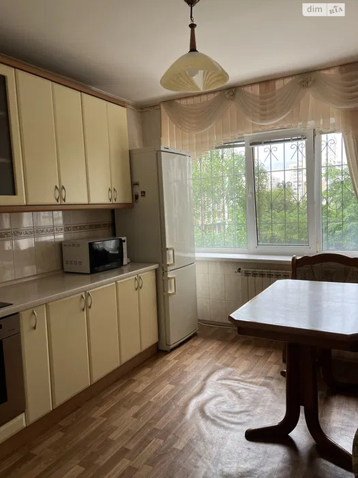 трехкомнатная квартира в Киеве, район Академгородок, на пл. Святошинская 1 в аренду на долгий срок помесячно фото 1 трехкомнатная квартира в Киеве, район Академгородок, на пл. Святошинская 1 в аренду на долгий срок помесячно фото 1